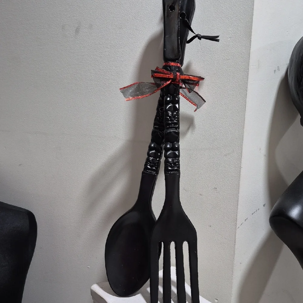 Elegant Black Utensil Set